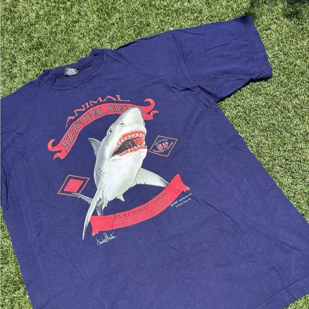 VTG 90’s Great White Shark Navy Blue Tee - Picture 4 of 5